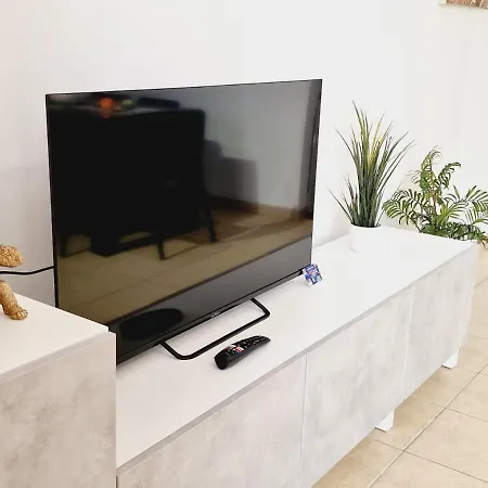 בית נופש Precious 3 Bedroom, Oasis De Fanabe Wifi Free *