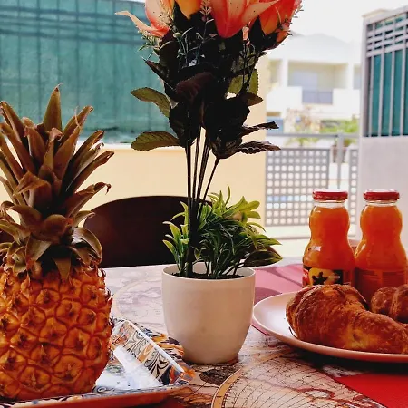 Precious 3 Bedroom, Oasis De Fanabe Wifi Free בית נופש