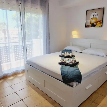 בית נופש Precious 3 Bedroom, Oasis De Fanabe Wifi Free