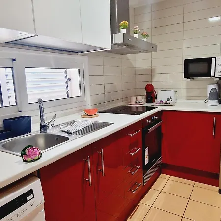 בית נופש Precious 3 Bedroom, Oasis De Fanabe Wifi Free