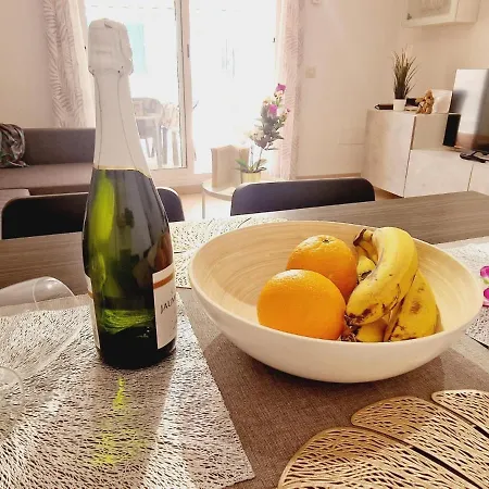 Precious 3 Bedroom, Oasis De Fanabe Wifi Free Semesterbostad