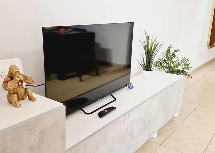 Дом отдыха Precious 3 Bedroom, Oasis De Fanabe Wifi Free *