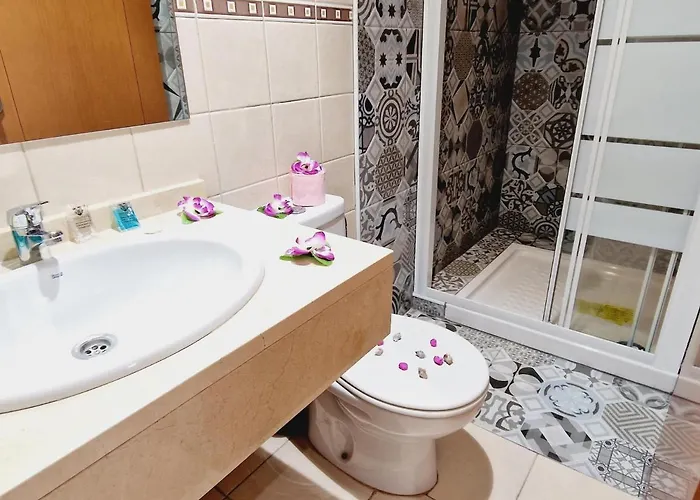 Дом отдыха Precious 3 Bedroom, Oasis De Fanabe Wifi Free Адехе