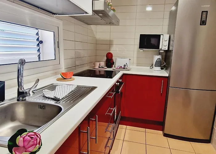 Precious 3 Bedroom, Oasis De Fanabe Wifi Free Дом отдыха Адехе