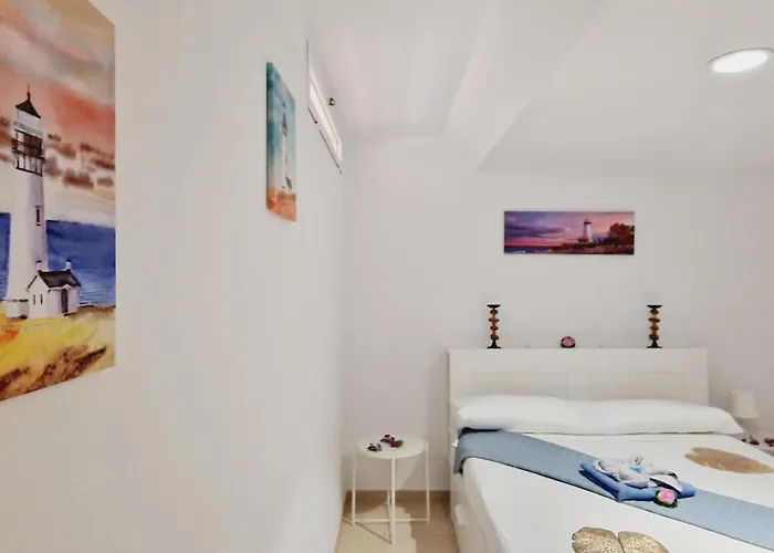 Дом отдыха Precious 3 Bedroom, Oasis De Fanabe Wifi Free Адехе